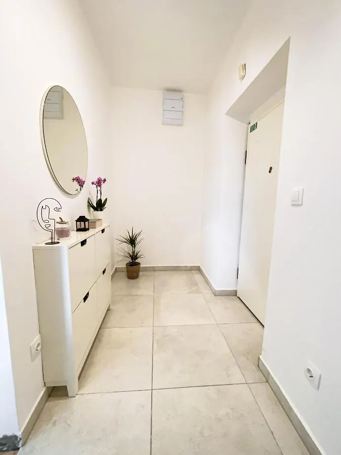 Rj'S Apartment Split
